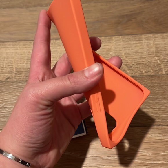 Rectangle silicone peach iPhone X/XR/12/12 Pro/11/13/14 - Picture 4 of 4